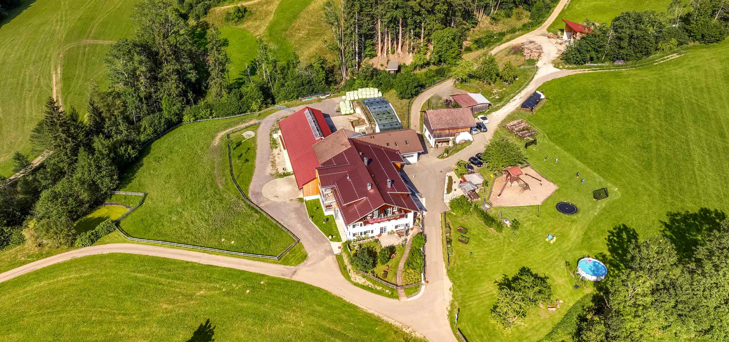 Luftaufnahme vom Gsolhof Kinderfreundlicher Bauernhof in Rettenberg im Allgäu